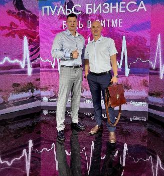 28 мая партнёры из нашей команды - Владимир Кочуев и Артём Шевченко, посетили ключевое деловое событие в Ростове-на-Дону — бизнес-форум "Пульс бизнеса" от "Под Крышей".  
